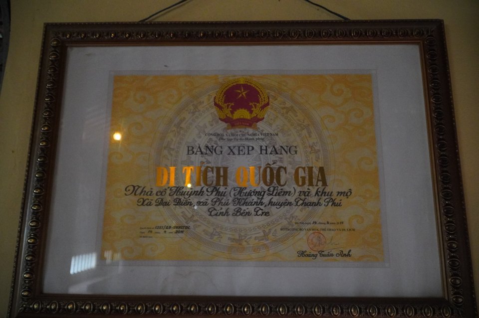 Bằng công nhận di tích quốc gia cho nhà cổ Huỳnh phủ.