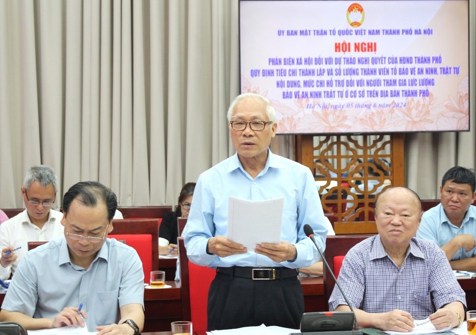 Nguyên Phó Chủ tịch Ủy ban Mặt trận Tổ quốc Việt Nam TP Hà Nội Phạm Ngọc Thảo nêu ý kiến phản biện