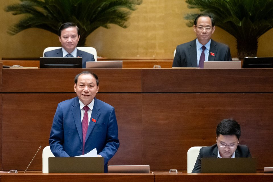 Bộ trưởng Bộ VH-TT&DL Nguyễn Văn Hùng trả lời chất vấn