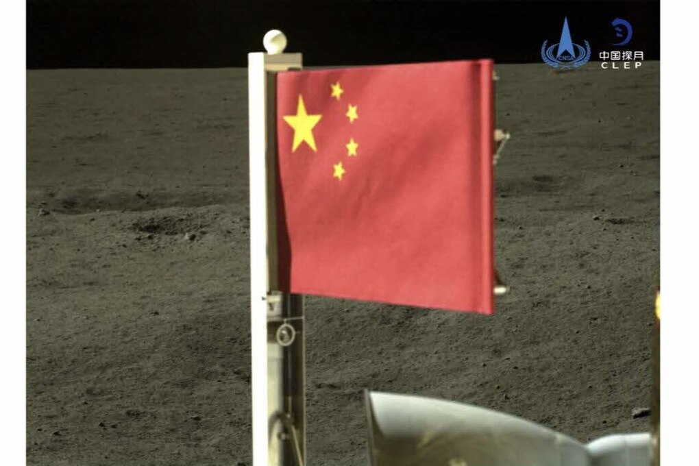 Tàu Trung Quốc thu thập mẫu vật, rời khỏi vùng tối Mặt Trăng - 2