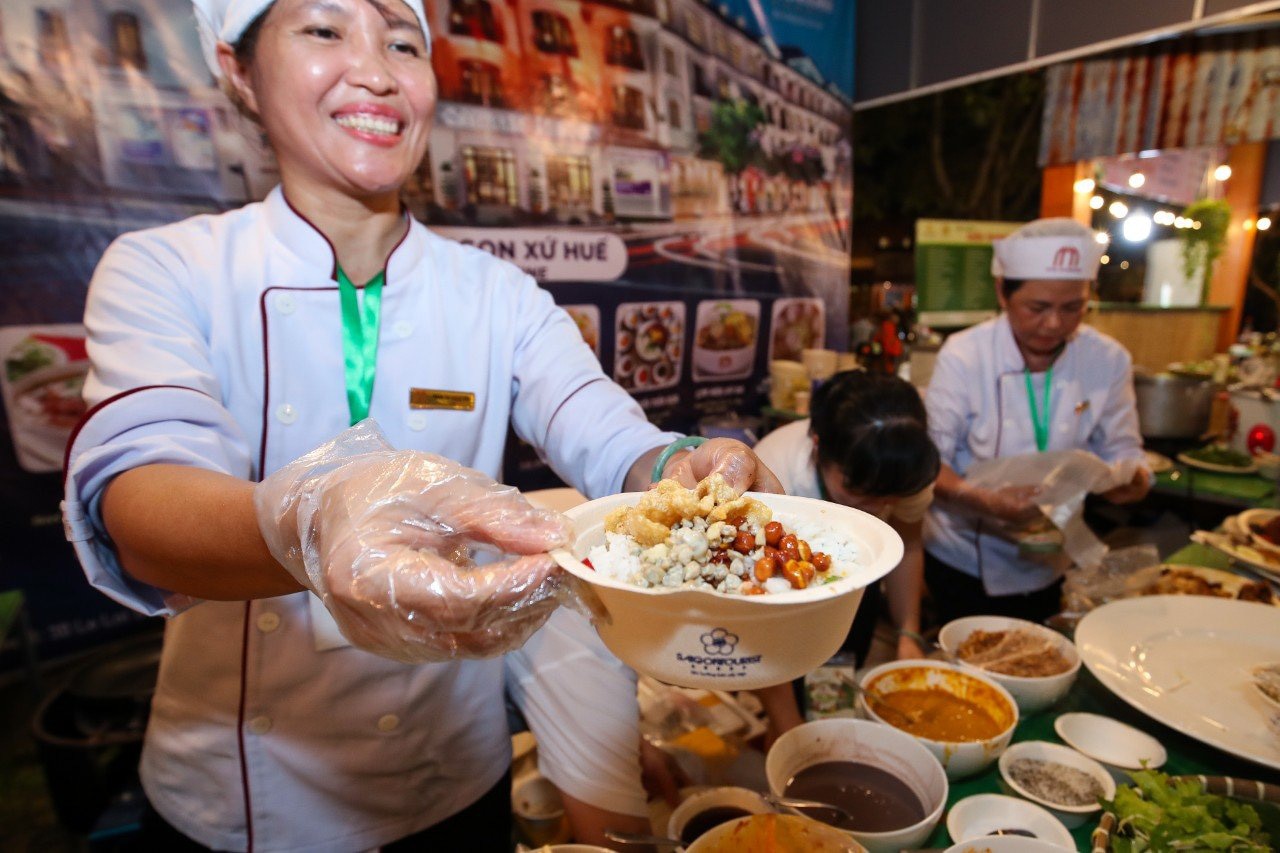 Danh mục các món ngon trong kho tàng ẩm thực Việt Nam được Saigontourist Group làm giàu thêm nữa thông qua các kỳ lễ hội