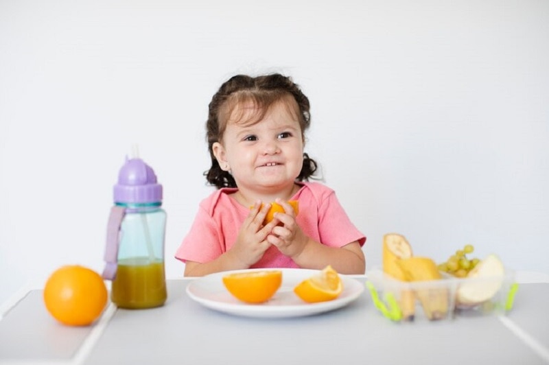 Nên ưu tiên nguồn thực phẩm tự nhiên giàu vitamin để bổ sung cho trẻ sau ốm
