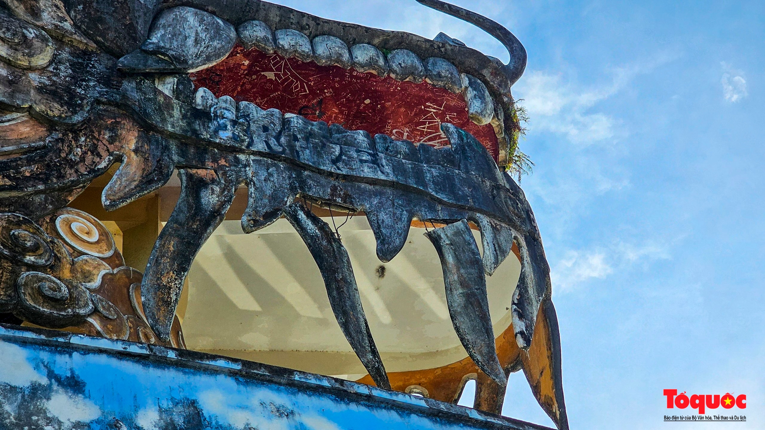 Du khách mong muốn giữ lại tượng rồng khổng lồ tại TP Huế để phục vụ du lịch - Ảnh 4.