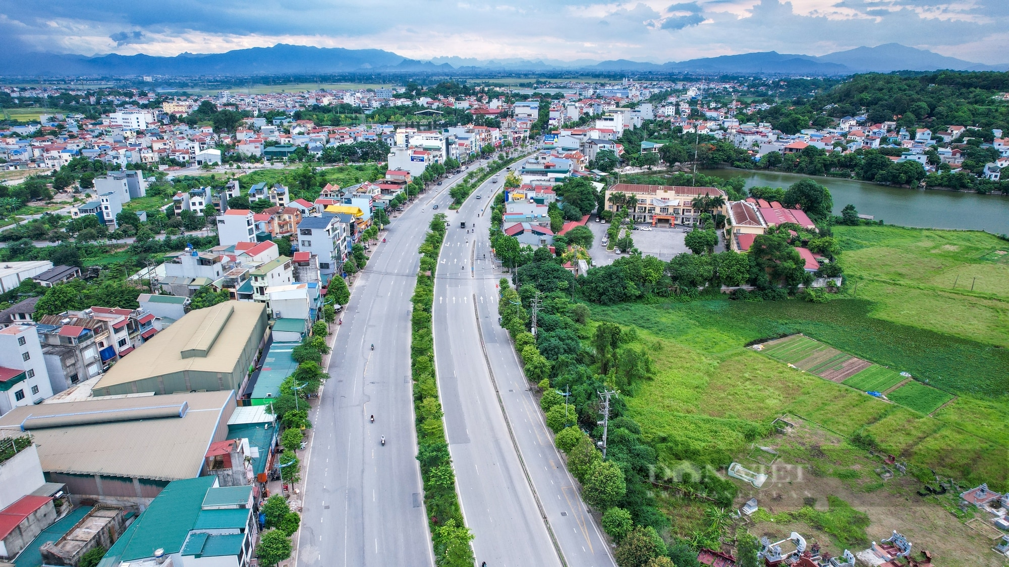 Hiện trạng tuyến đường được Hà Nội đầu tư hơn 8.100 tỷ đồng để mở rộng lên 60 mét- Ảnh 9.