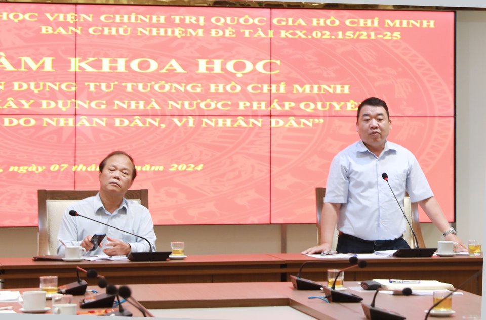 Phó Trưởng ban Tuyên giáo Thành ủy Đào Xuân Dũng phát biểu tại buổi Toạ đàm.