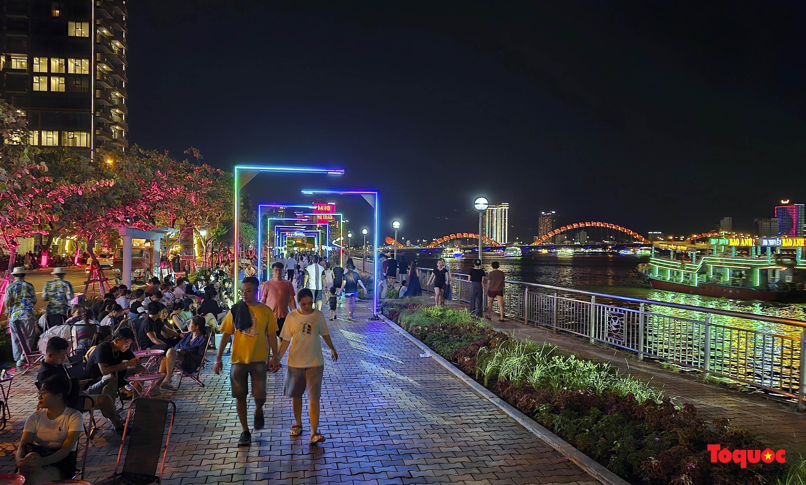 Da Nang opens Bach Dang walking street - Vietnam.vn