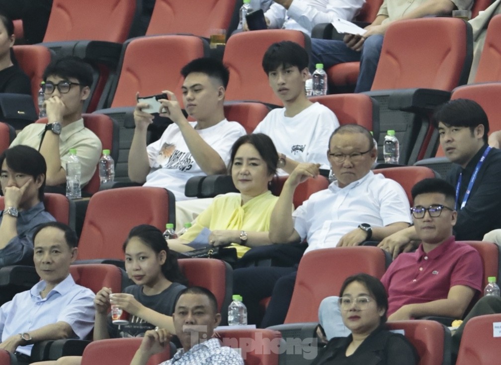 '50 sắc thái' của HLV Kim Sang-sik trong màn ra mắt đội tuyển Việt Nam ảnh 12