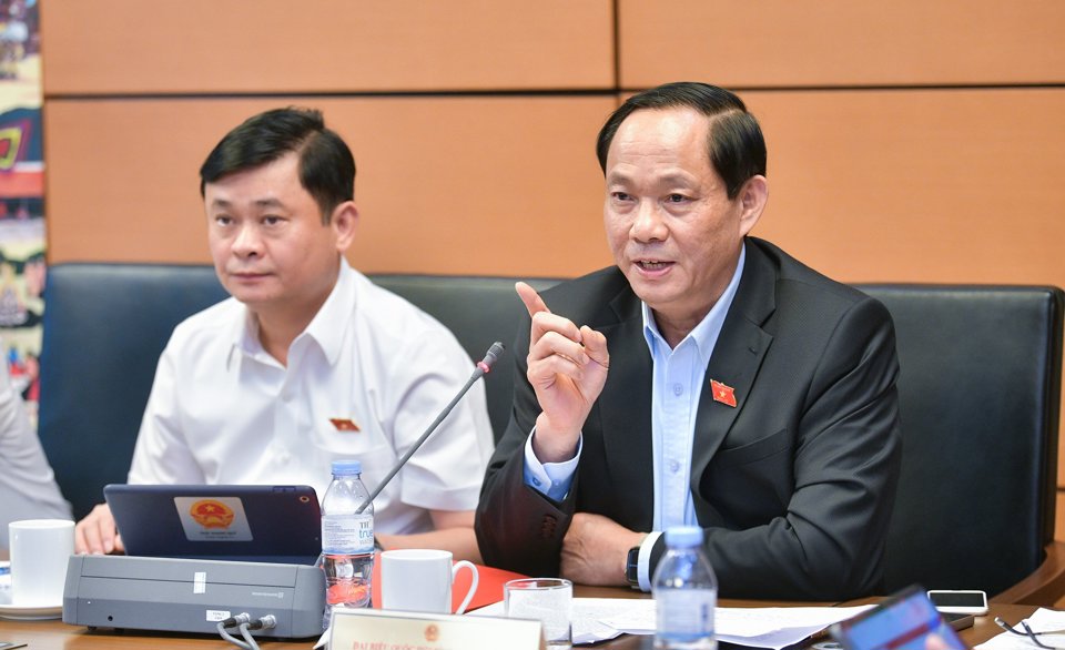 Phó Chủ tịch Quốc hội Trần Quang Phương phát biểu tại thảo luận tổ
