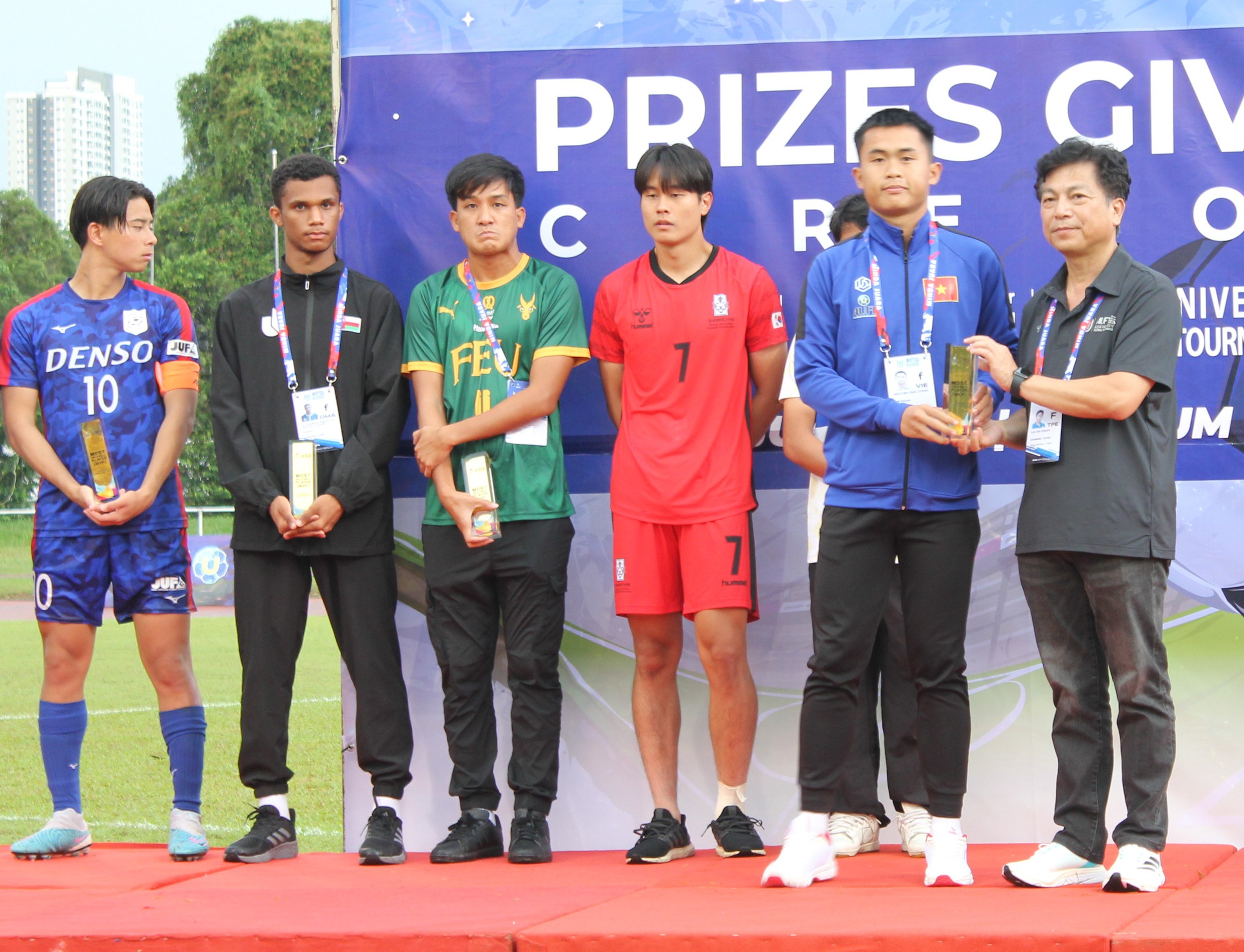 Đàn em Son Heung-min gục ngã, thủ môn Việt Nam được vinh danh ở giải châu Á- Ảnh 4.