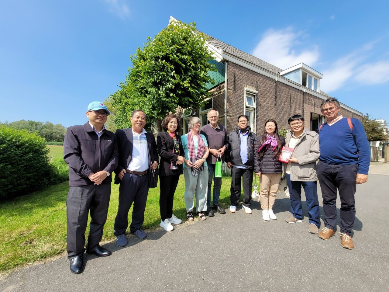 Đoàn công tác Trung ương Hội Nông dân Việt Nam thăm trang trại đa mục đích Hoeve Ackerdijk tại Hà Lan- Ảnh 5.