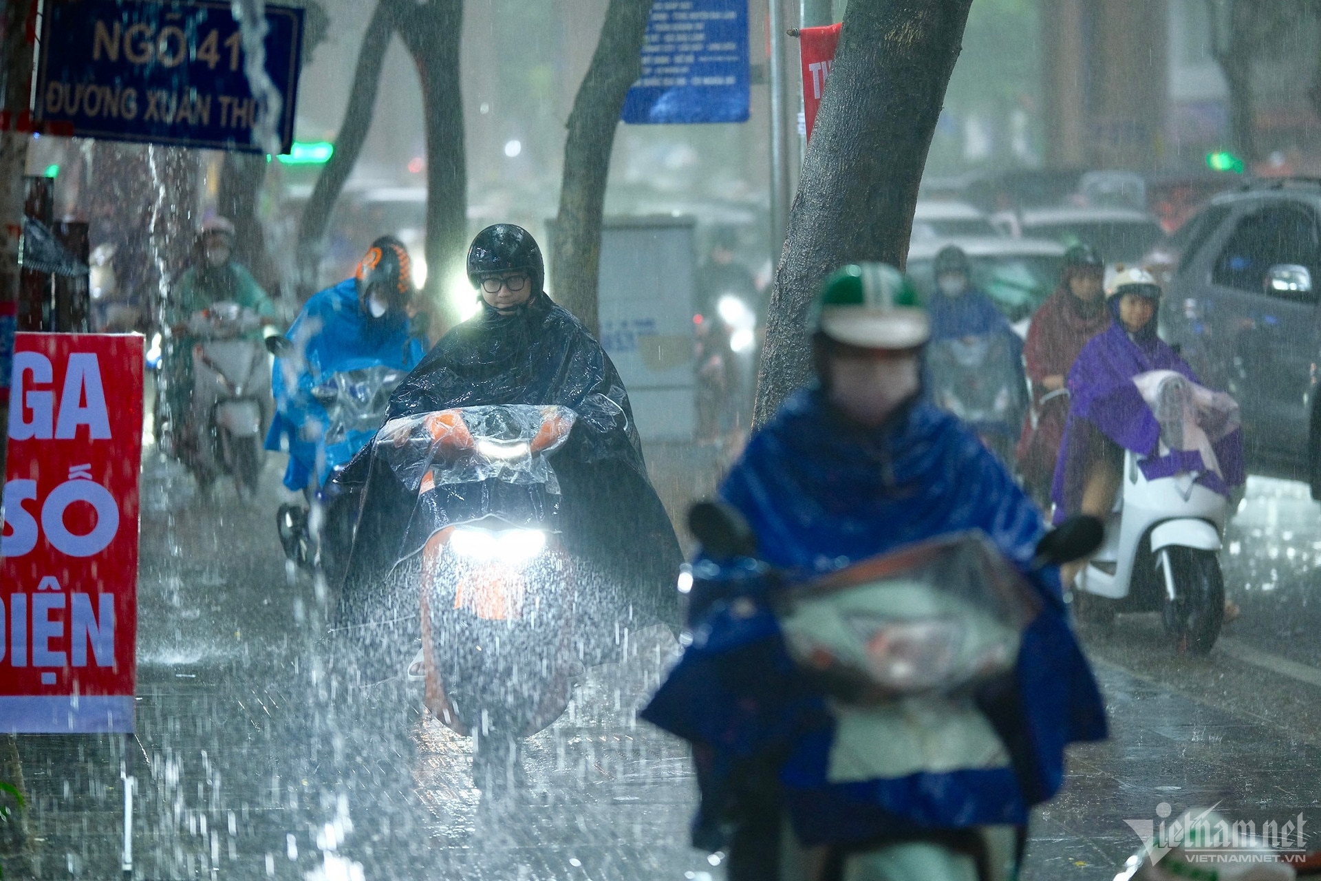 Miền Bắc cao điểm mưa lớn, Hà Nội sáng 9/6 xác suất mưa 30%
