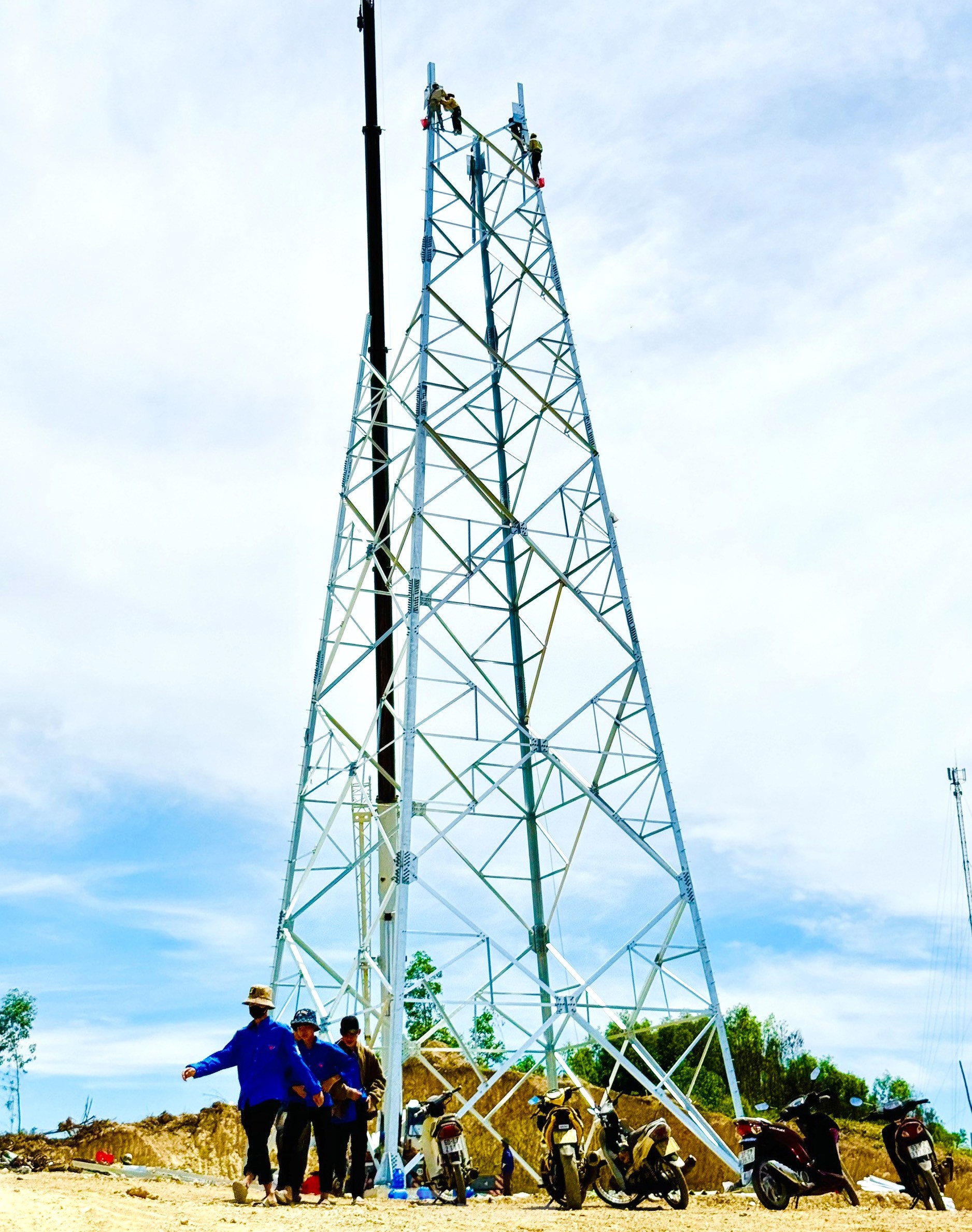 Ấm lòng bữa cơm tình nguyện trên công trường đường điện 500kV mạch 3 ảnh 18