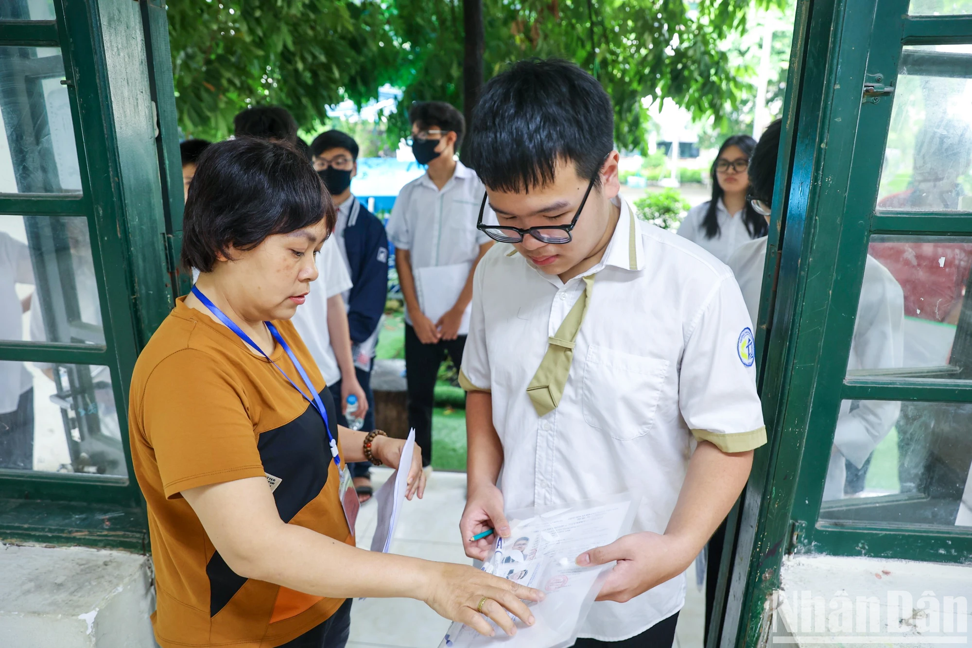 [Ảnh] Hơn 105.000 thí sinh Hà Nội bước vào môn thi Ngữ văn ảnh 11