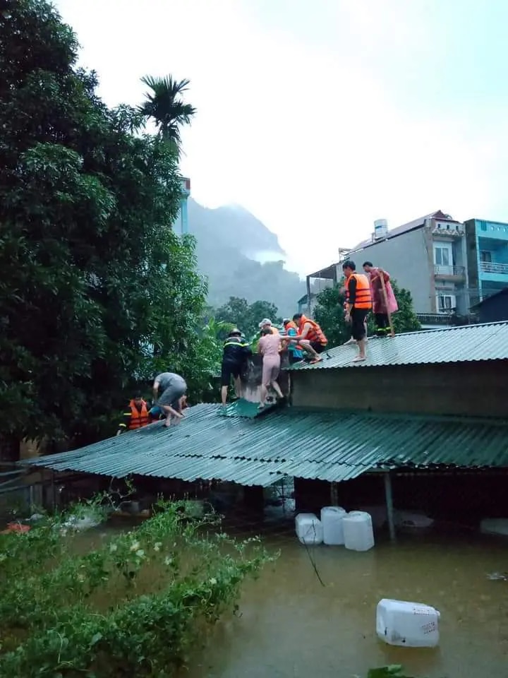 Nhiều nơi ở Hà Giang bị chia cắt do ngập lụt, sạt lở- Ảnh 2.