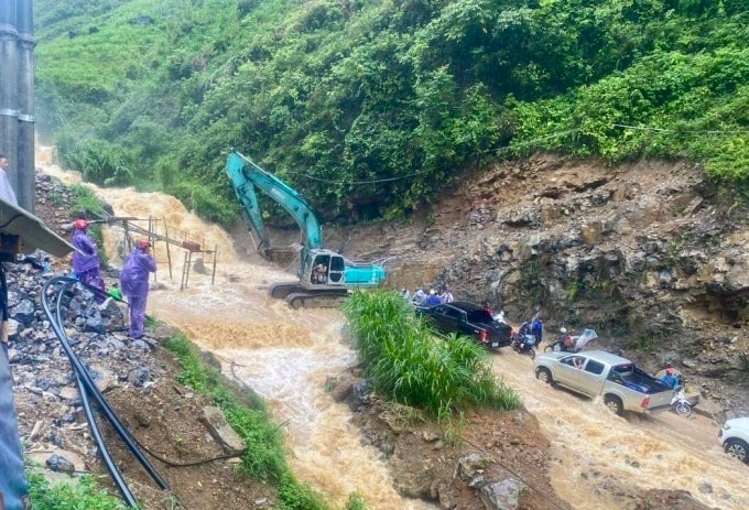 Nhiều nơi ở Hà Giang bị chia cắt do ngập lụt, sạt lở- Ảnh 5.