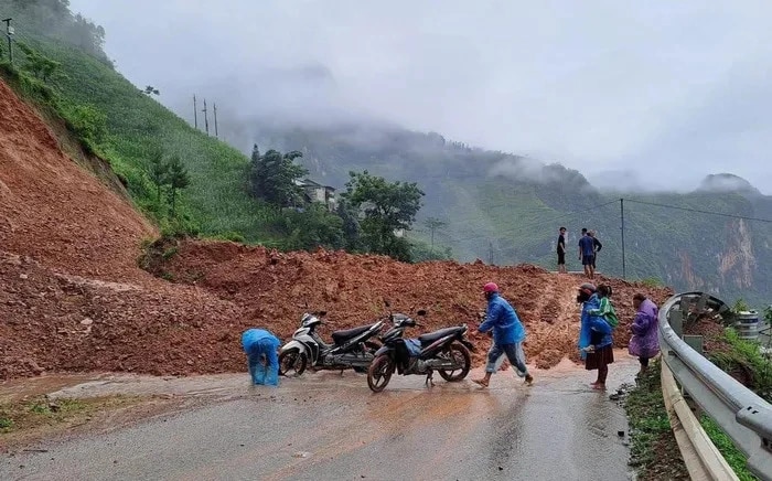Nhiều nơi ở Hà Giang bị chia cắt do ngập lụt, sạt lở- Ảnh 6.