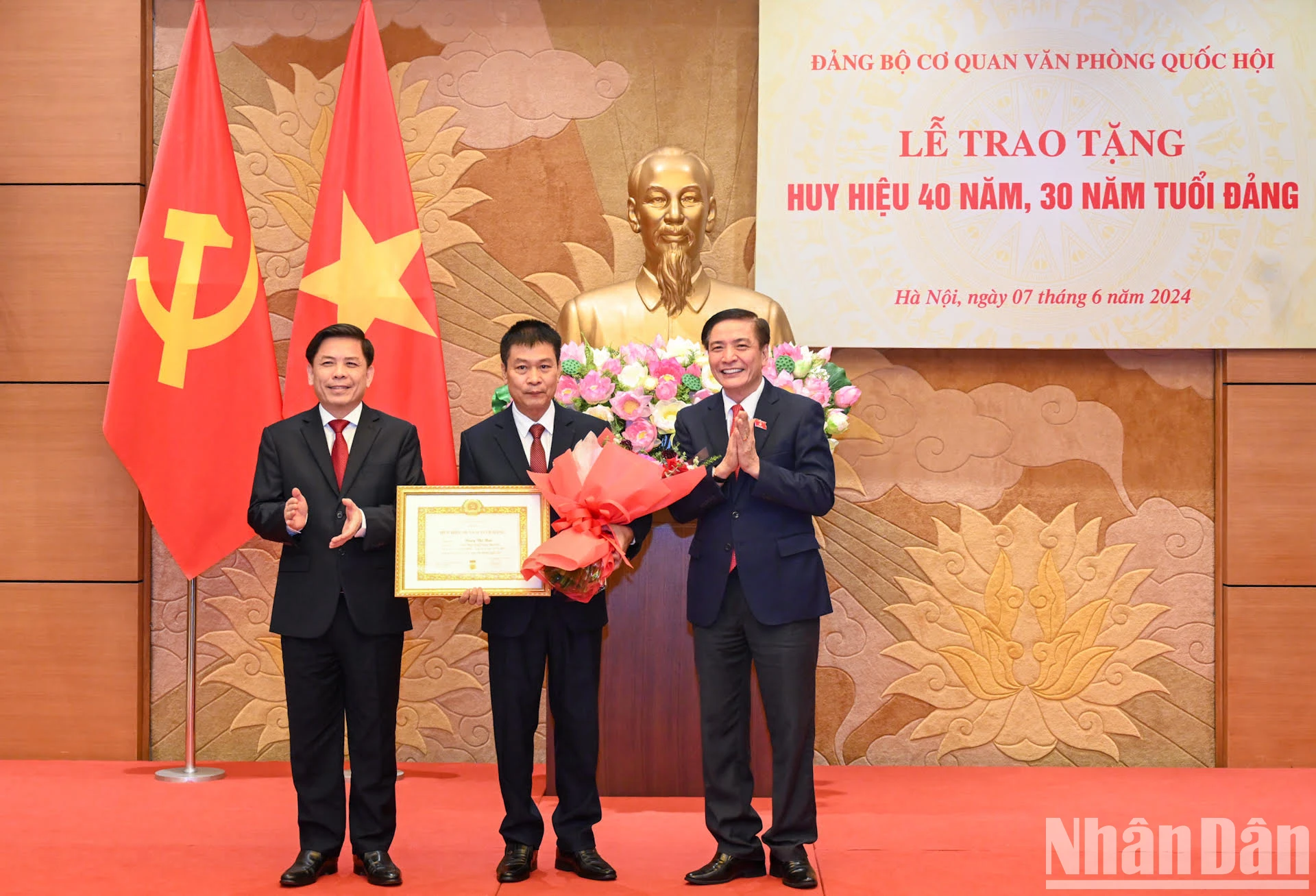 [Ảnh] Chủ tịch Quốc hội Trần Thanh Mẫn dự Lễ trao tặng Huy hiệu 40 năm, 30 năm tuổi Đảng ảnh 5