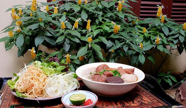 Cách ăn bún bò Huế ngon và lý do giúp đặc sản xứ Huế này đứng vững giữa hàng chục món bún ngon nổi tiếng của Hà Nội- Ảnh 9.