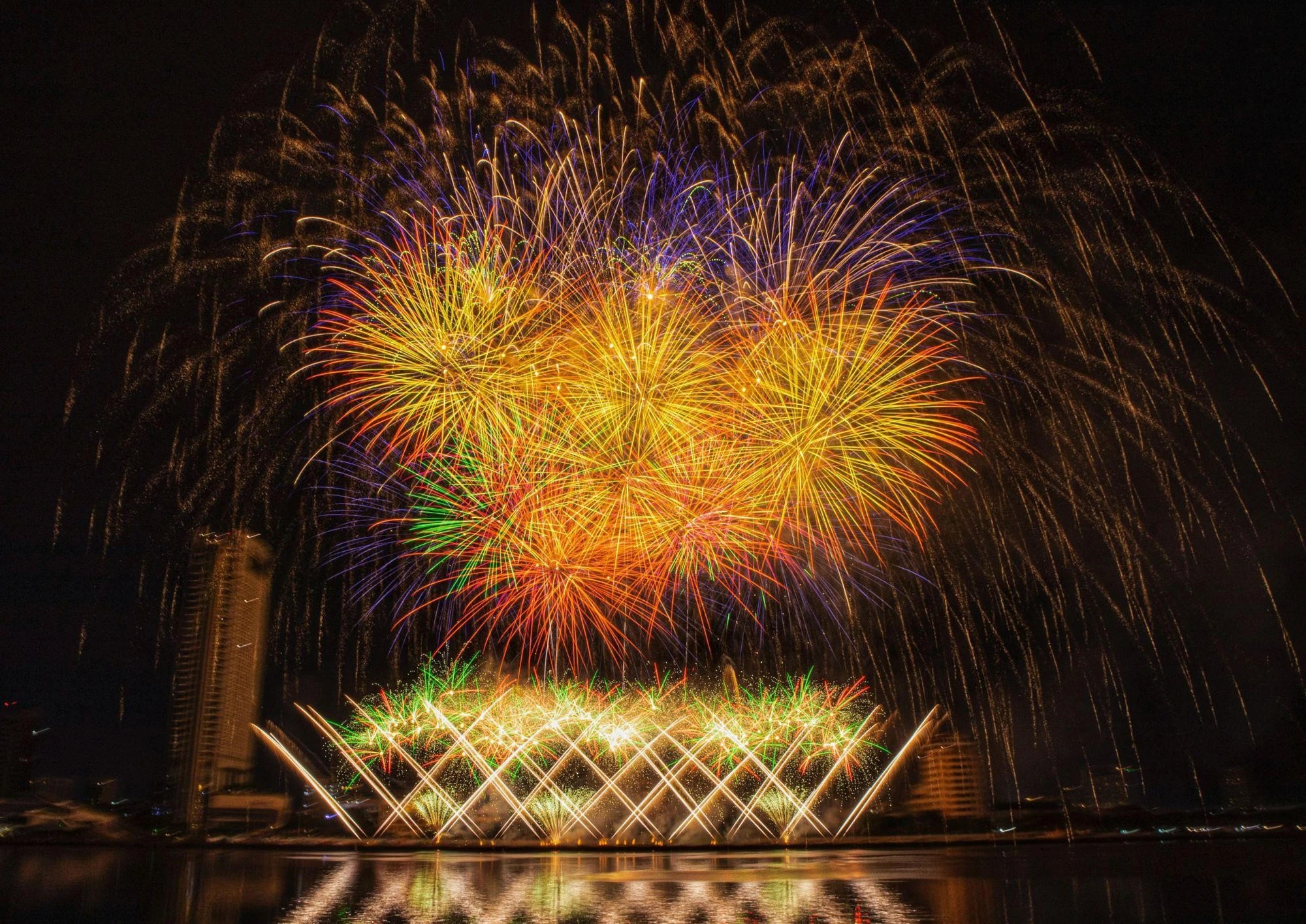 Mãn nhãn màn so tài đỉnh cao đêm khai mạc Lễ hội Pháo hoa quốc tế Đà Nẵng - DIFF 2024- Ảnh 6.