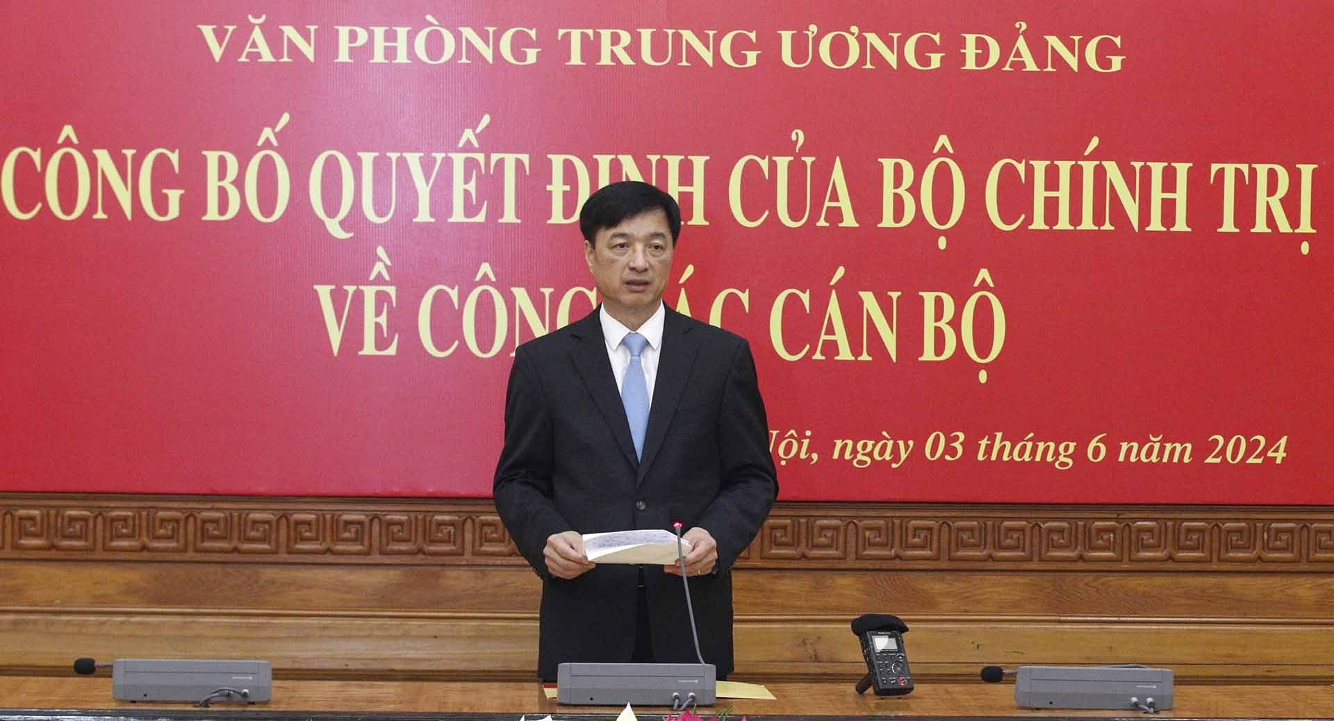 Công bố Quyết định của Bộ Chính trị điều động, phân công đồng chí Nguyễn Duy Ngọc giữ chức Chánh Văn phòng Trung ương Đảng
