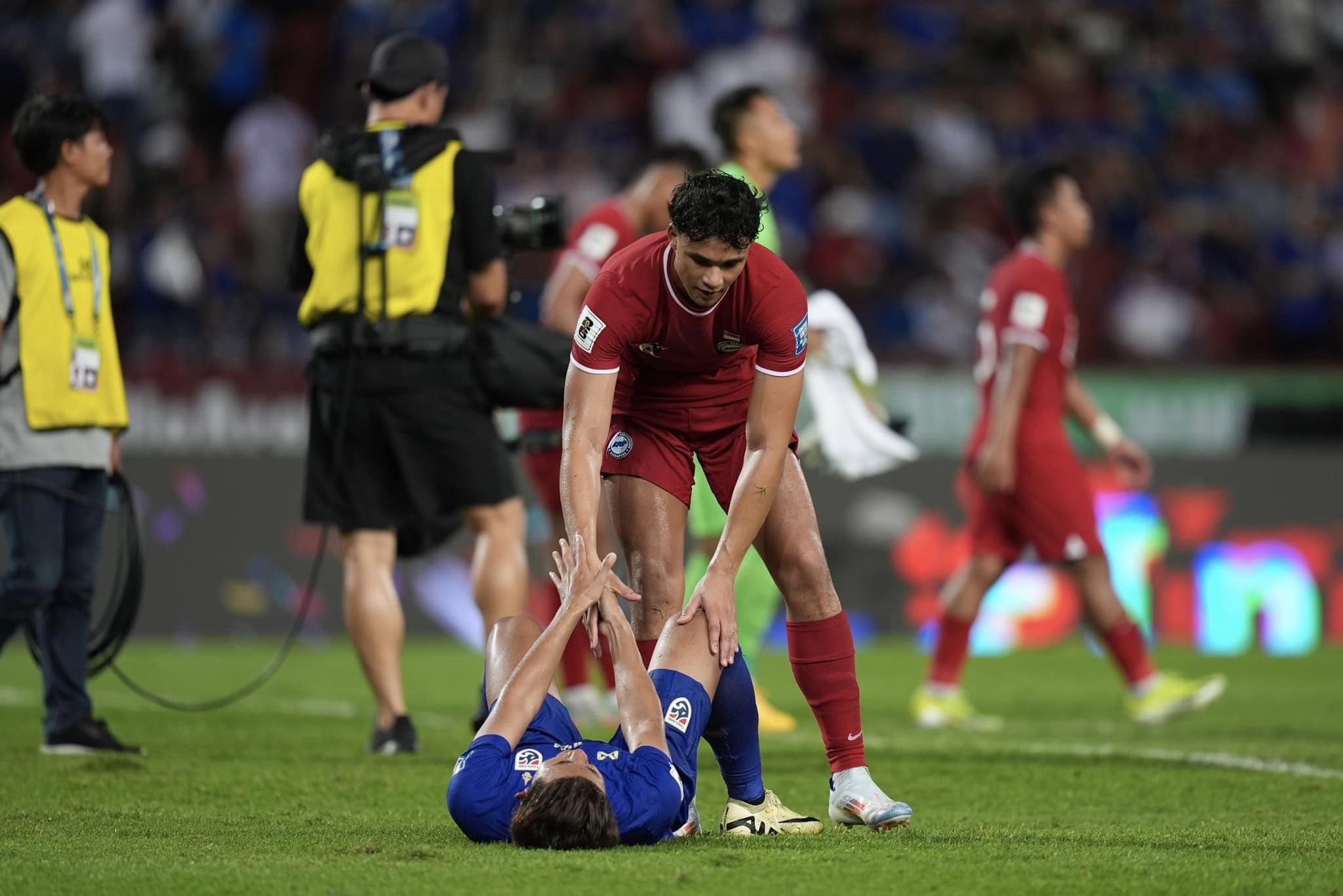 Cầu thủ Thái Lan khóc nức nở sau khi bị loại nghiệt ngã, Madam Pang thất thần- Ảnh 2.