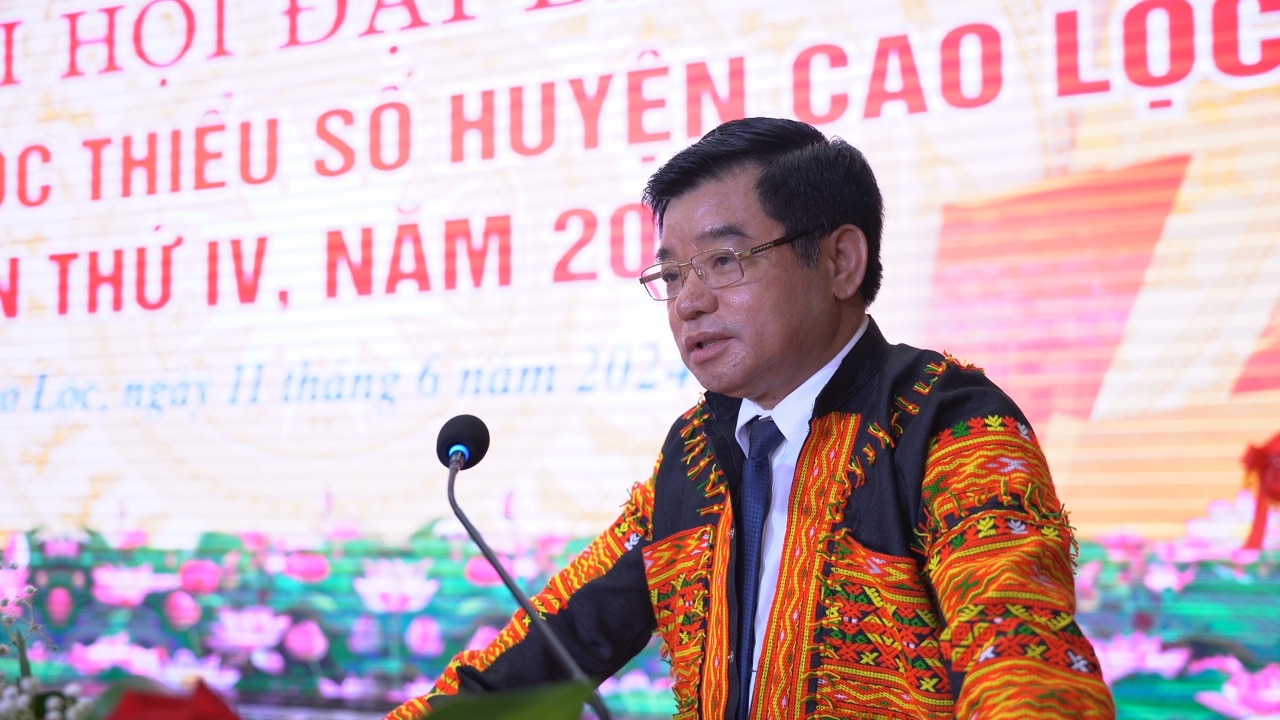 Ông Lê Trí Thức - Tỉnh uỷ viên, Bí thư Huyện uỷ, Chủ tịch HĐND huyện Cao Lộc phát biểu tại Đại hội
