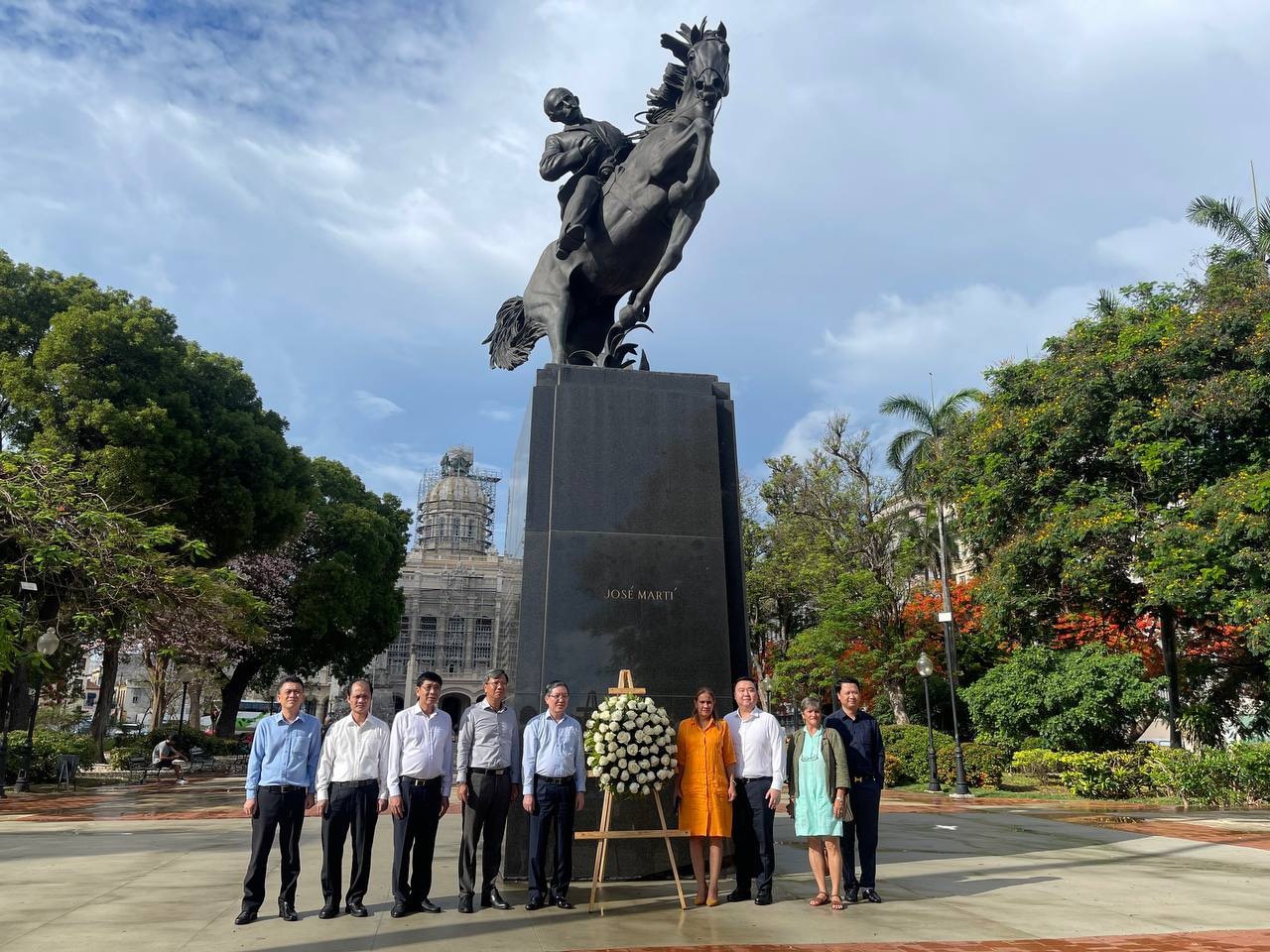 Đoàn công tác Trung ương Hội Nông dân Việt Nam dâng hoa tưởng niệm Chủ tịch Hồ Chí Minh tại Cuba- Ảnh 3.