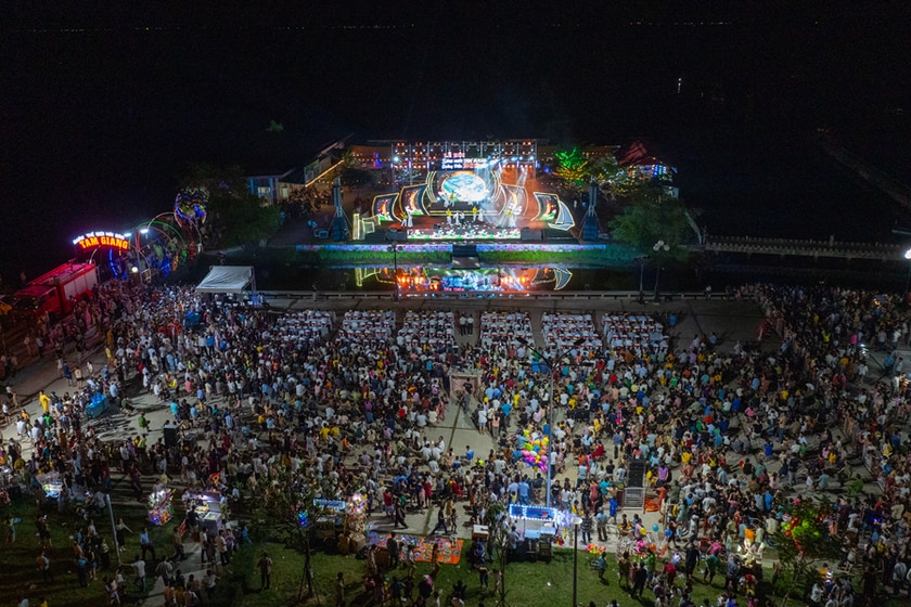 Hàng ngàn người dân và du khách đến tham quan, trải nghiệm trong suốt thời gian diễn ra lễ hội