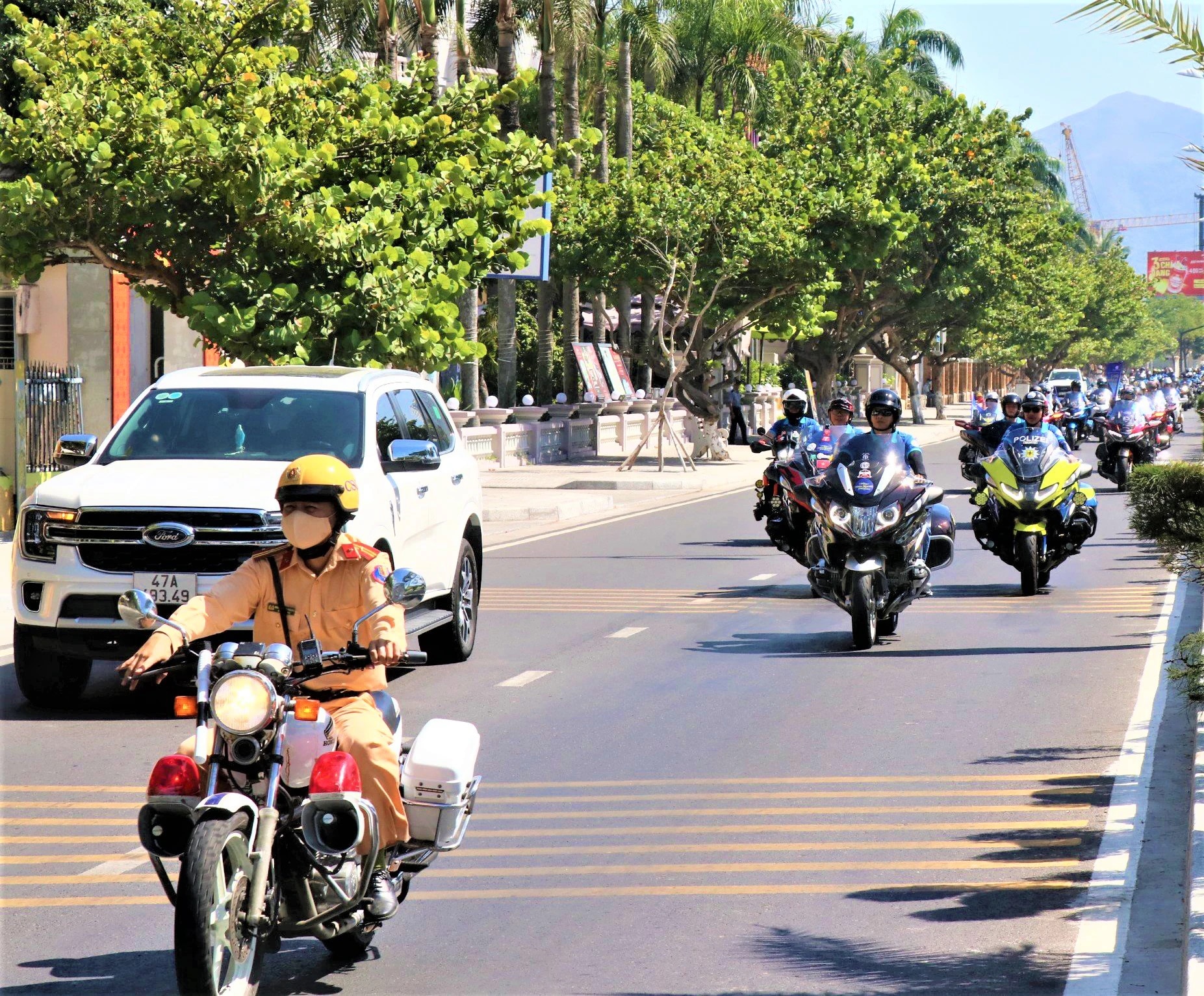 Thích thú dàn xe Jeep và mô tô Harley Davidson trên phố biển Nha Trang- Ảnh 5.