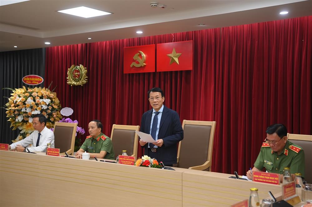Bộ trưởng Lương Tam Quang phát biểu tại buổi gặp mặt Đoàn đại biểu các chức sắc, lãnh đạo các tổ chức tôn giáo.