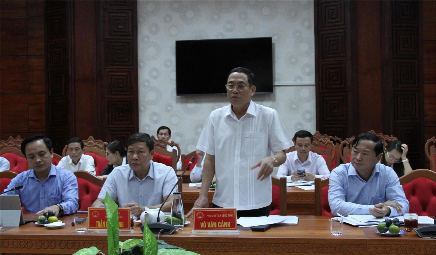 Phó Chủ tịch UBND tỉnh Đắk Lắk Võ Văn Cảnh phát biểu ý kiến tại buổi làm việc