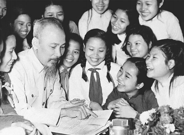 Học theo tư tưởng, đạo đức Hồ Chí Minh giúp cho mỗi cá nhân hoàn thiện bản thân