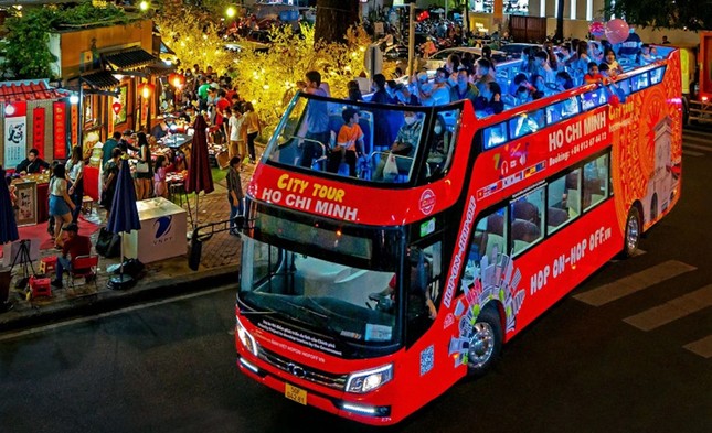 Bị dừng đón trả khách trên đường Nguyễn Huệ, đơn vị vận hành xe buýt 2 tầng nói gì? ảnh 3