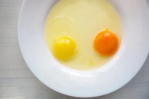 Có phải trứng có lòng đỏ màu cam bổ hơn màu vàng?- Ảnh 2.