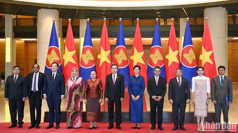 Chủ tịch Quốc hội Trần Thanh Mẫn tiếp Đại sứ, Đại biện các nước ASEAN và Timor-Leste ảnh 4