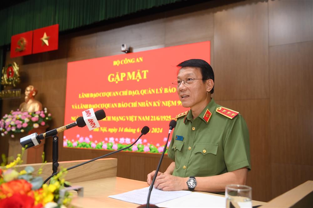 Bộ trưởng Lương Tam Quang phát biểu tại buổi gặp mặt.