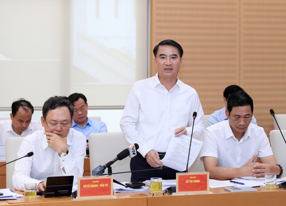 Giám đốc sở Tài Chính Nguyễn Xuân Lưu trả lời tại phiên giải trình