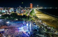 Hàng nghìn du khách dự đêm khai mạc du lịch hè Bình Định năm 2024 vừa diễn ra tối 8/6 (Ảnh: Dũng Nhân).