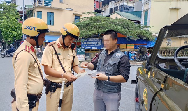 CSGT Hà Nội xử lý nhiều tài xế xe 'u-oát' chở khách vi phạm ảnh 2