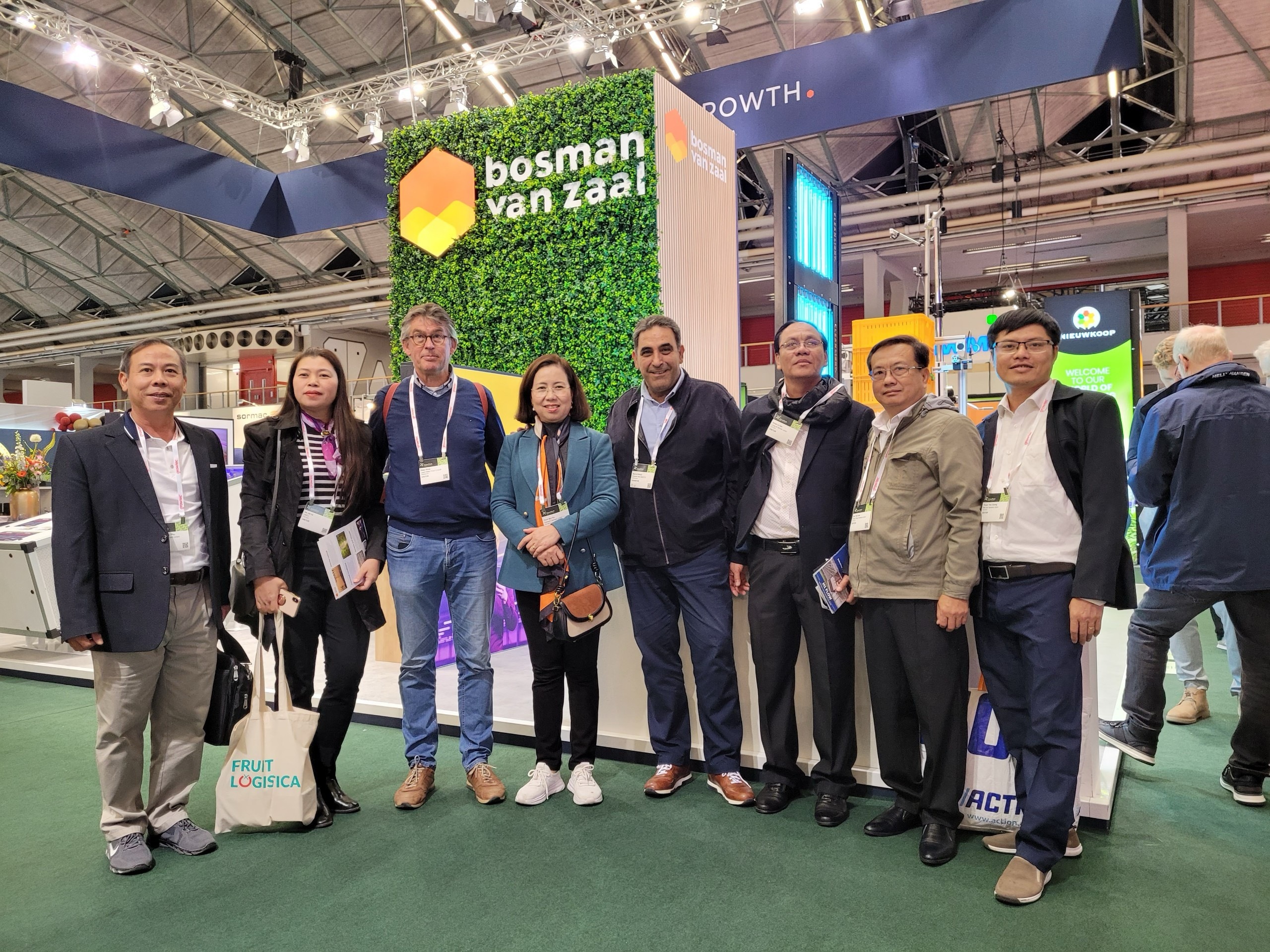Đoàn công tác Trung ương Hội Nông dân Việt Nam thăm Triển lãm Công nghệ GreenTech tại Hà Lan- Ảnh 1.