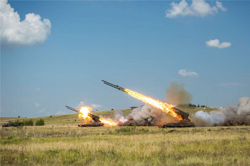Thế giới - “Hỏa thần nhiệt áp” TOS-1A Nga thể hiện sức mạnh, phá hủy vị trí Ukraine (Hình 2).