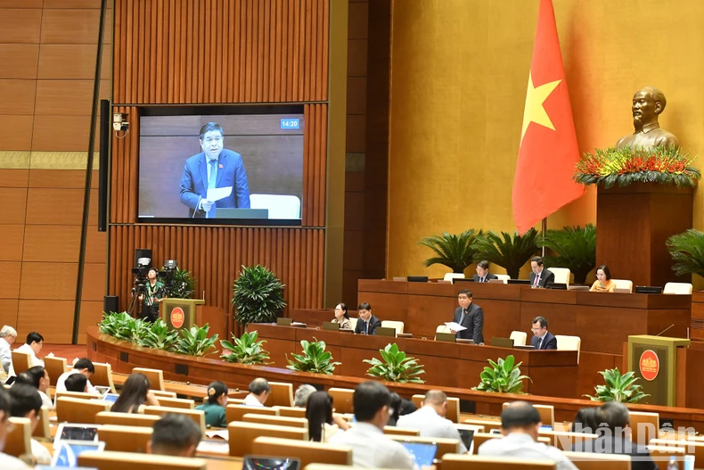 Đại biểu Quốc hội đề xuất cấp thiết cải tạo chung cư cũ tại Hà Nội ảnh 4