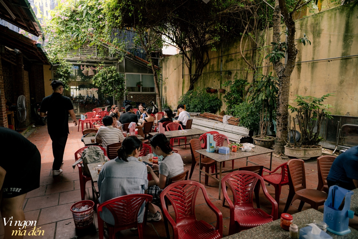 Cuối tuần trải ngiệm ẩm thực Ninh Bình: Ghé hàng miến lươn nức tiếng bán hơn nửa thế kỷ, ăn quán bún chả ở quán ngày bán hơn 700 suất - Ảnh 12.