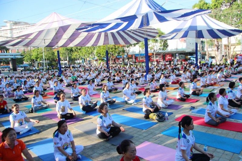 Gần 1.000 người tham gia Ngày quốc tế Yoga năm 2024 tại Cần Thơ