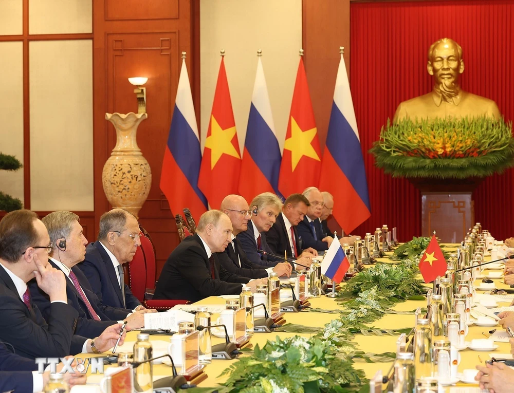Tổng thống Liên bang Nga Vladimir Putin và Đoàn Liên bang Nga tại cuộc hội đàm với Tổng Bí thư Nguyễn Phú Trọng. Ảnh: Trí Dũng/TTXVN