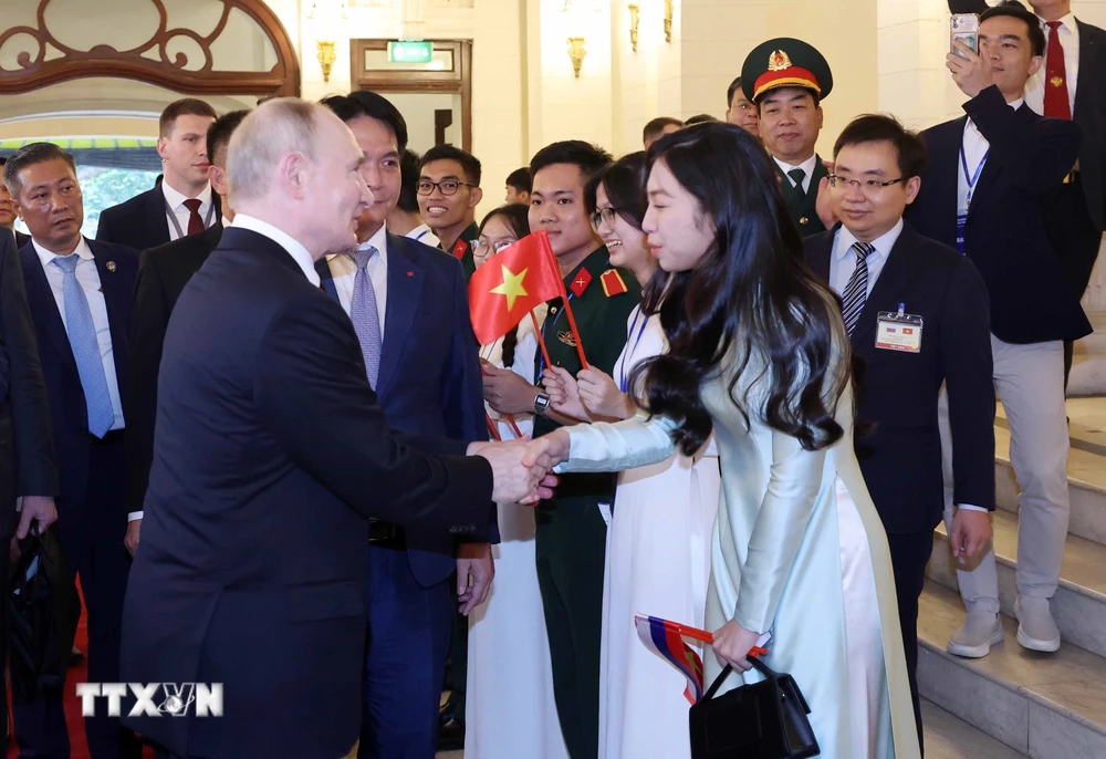 Tổng thống Liên bang Nga Vladimir Putin đến dự buổi gặp gỡ lãnh đạo Hội Hữu nghị Việt-Nga và các thế hệ cựu sinh viên Việt Nam học tại Nga. (Ảnh: Nhan Sáng/TTXVN)