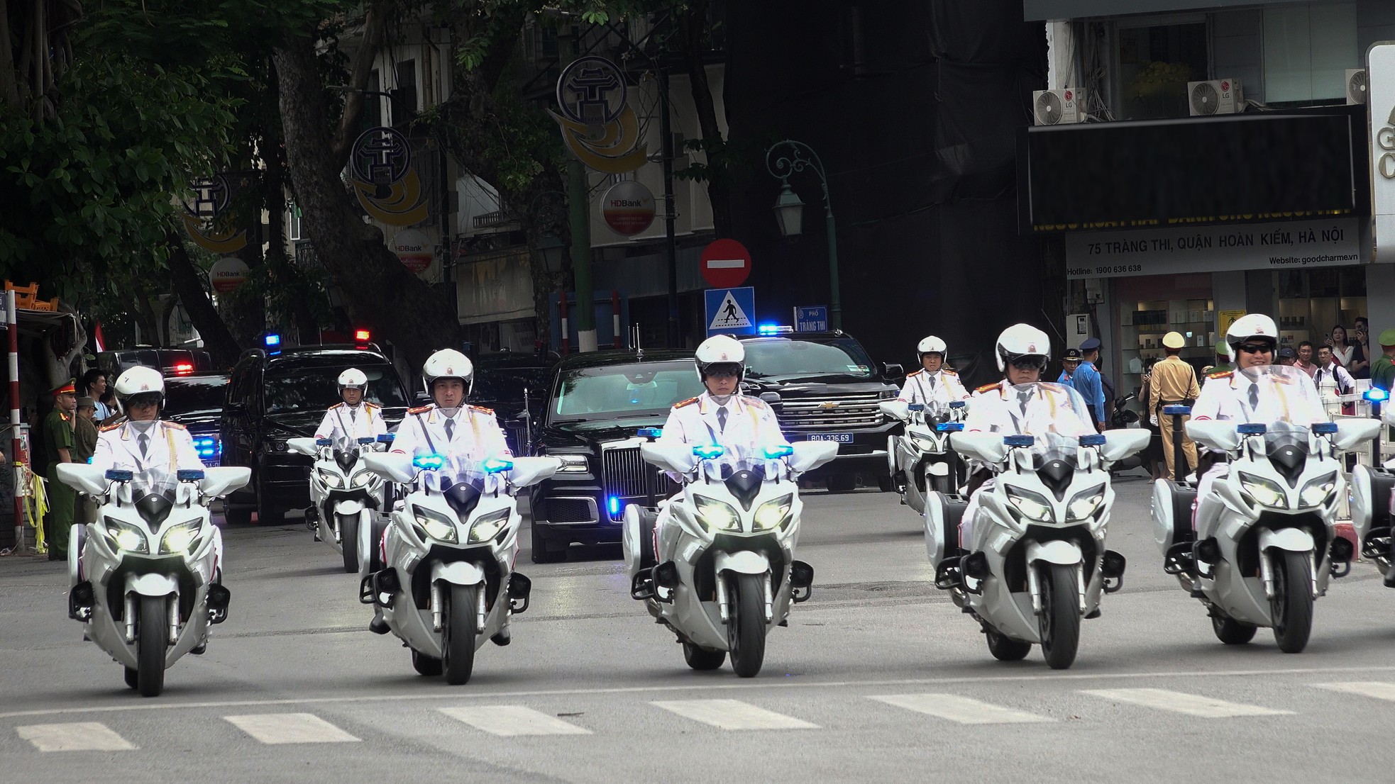 Chi tiết dàn xe đặc chủng hộ tống Tổng thống Nga Putin khi thăm Việt Nam ảnh 8