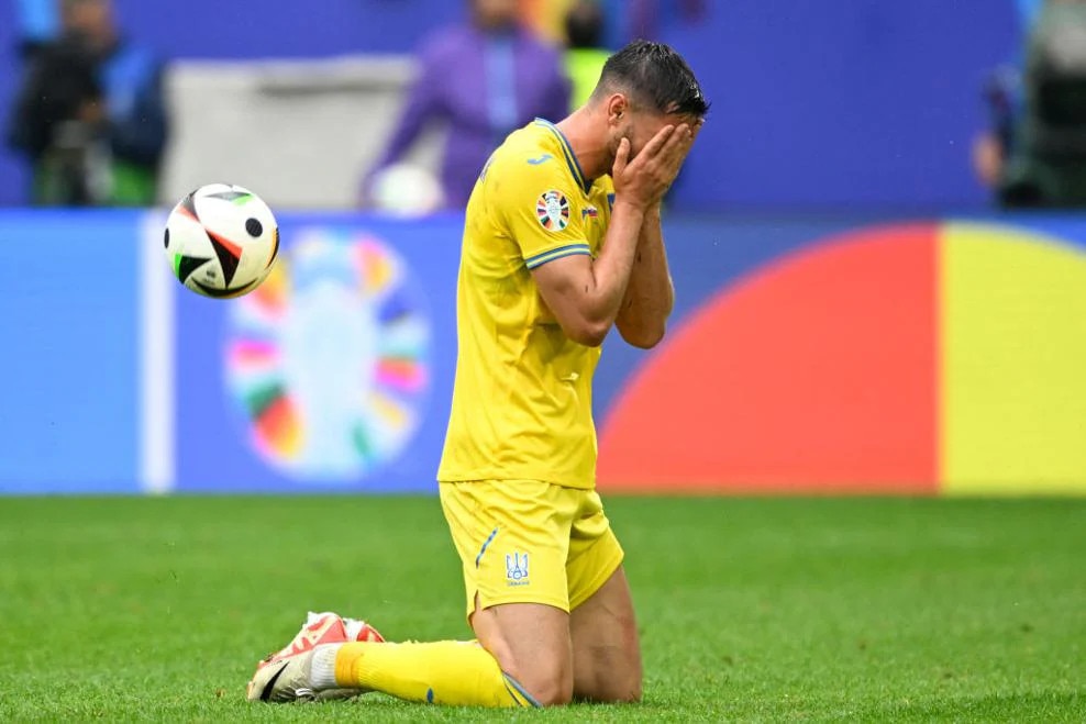 Thắng đội Slovakia, cầu thủ Ukraine khóc nức nở, không còn ‘mời’ HLV ra ngoài để họp riêng- Ảnh 4.