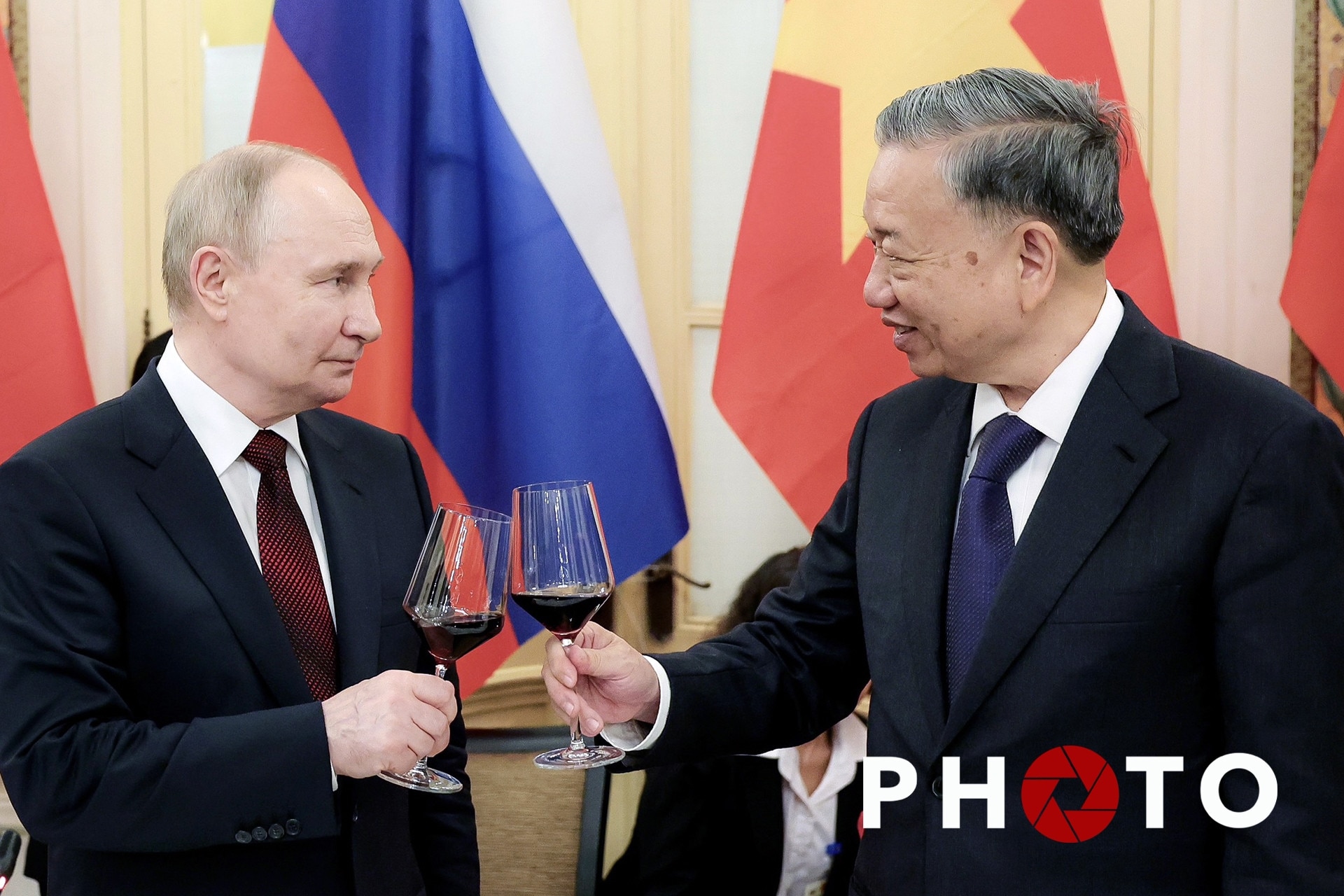 Một ngày hoạt động dày đặc của Tổng thống Nga Putin tại Hà Nội