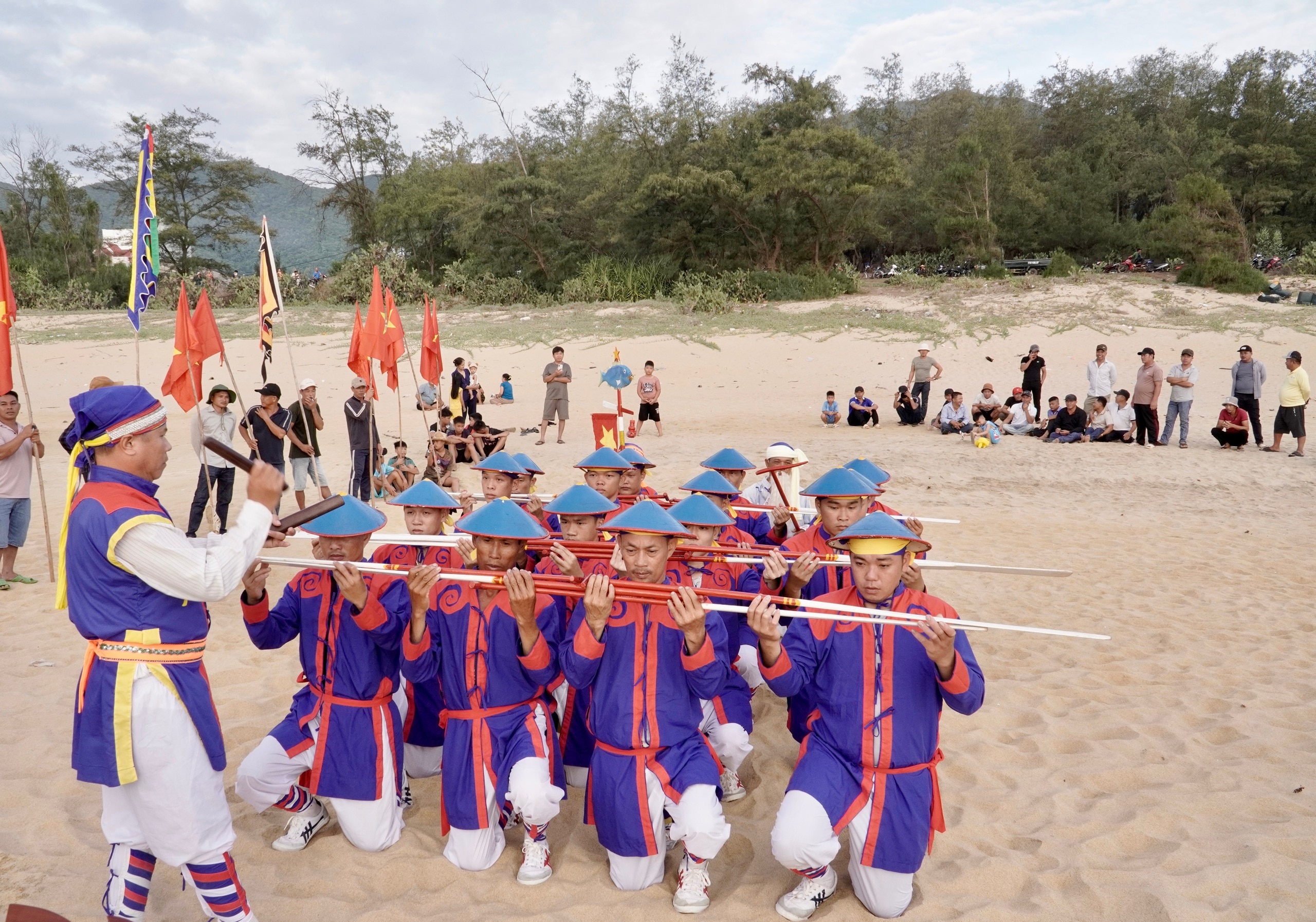 Lễ hội Cầu ngư Lộ Diêu: Sức sống văn hóa biển của người Việt- Ảnh 4.